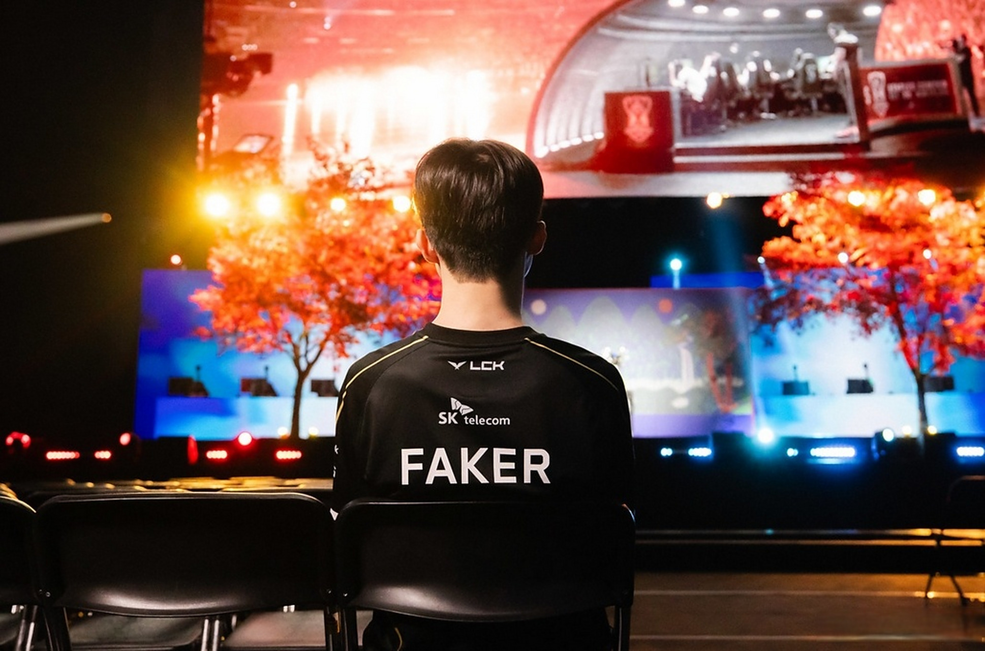 包含SKT前途光明！，Faker新星战术调整表现突出再创辉煌时刻的词条