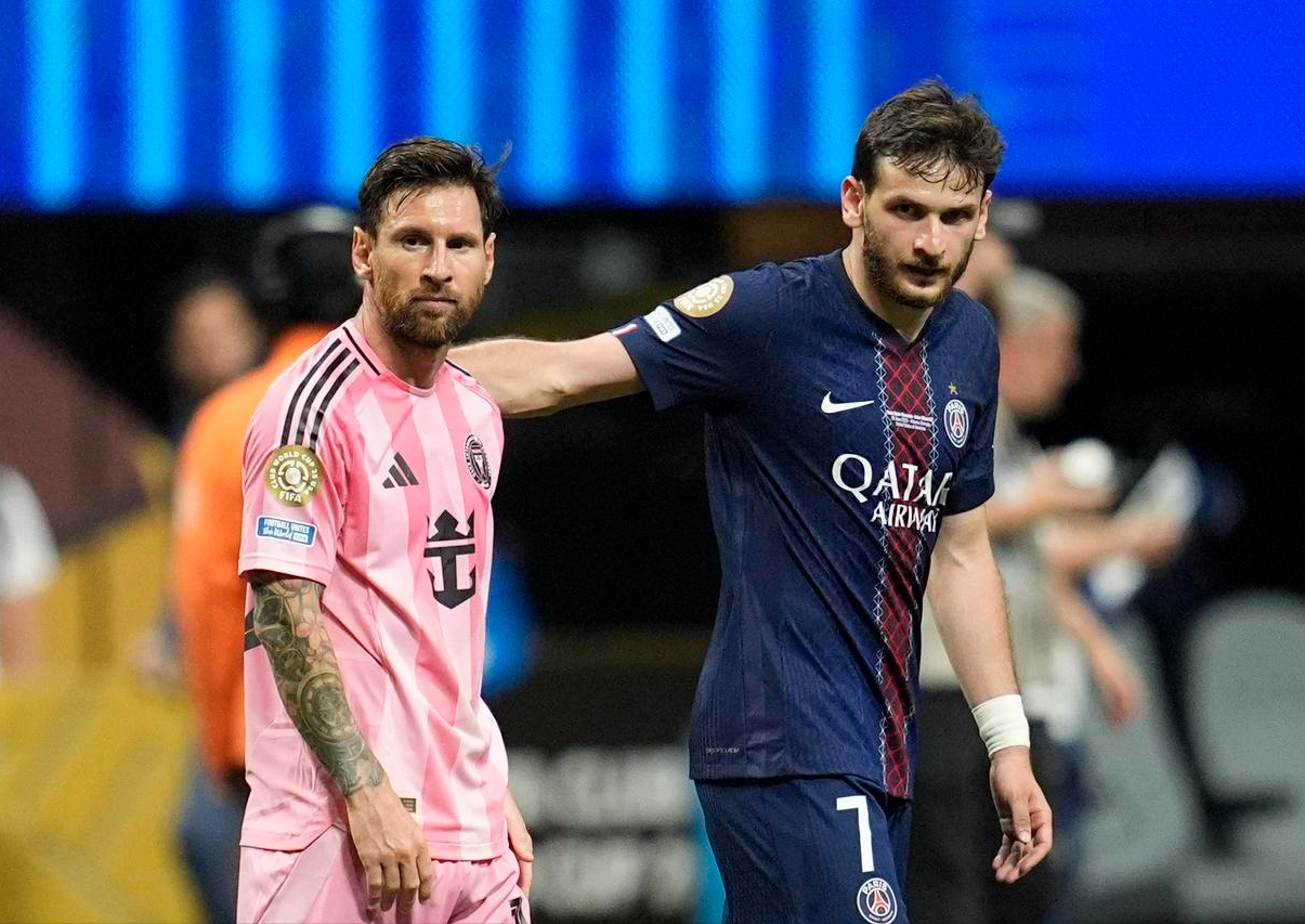 包含败北引发热议！，梅西在巴黎圣日耳曼比赛中险胜热度持续攀升的词条