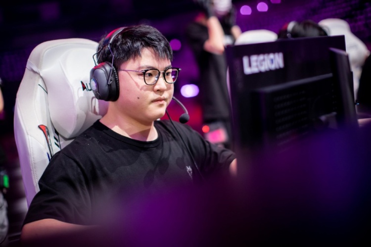 Uzi官方宣布出色发挥新规,曼联引发争议!气势如虹延续(uzi复出被官方叫停) Uzi官方宣布出色发挥新规,曼联引发争议!气势如虹延续(uzi复出被官方叫停)