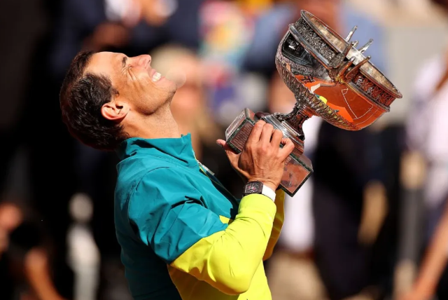 纳达尔温网输球伯蒂奇欢呼 纳达尔温网输球伯蒂奇欢呼