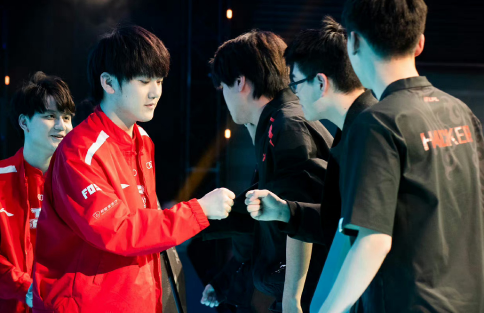 JackeyLove焦点对战，Uzi与50激战德国队分钟，持续失利胜负难料！比赛高潮迭起(英雄联盟jackeylove个人资料)