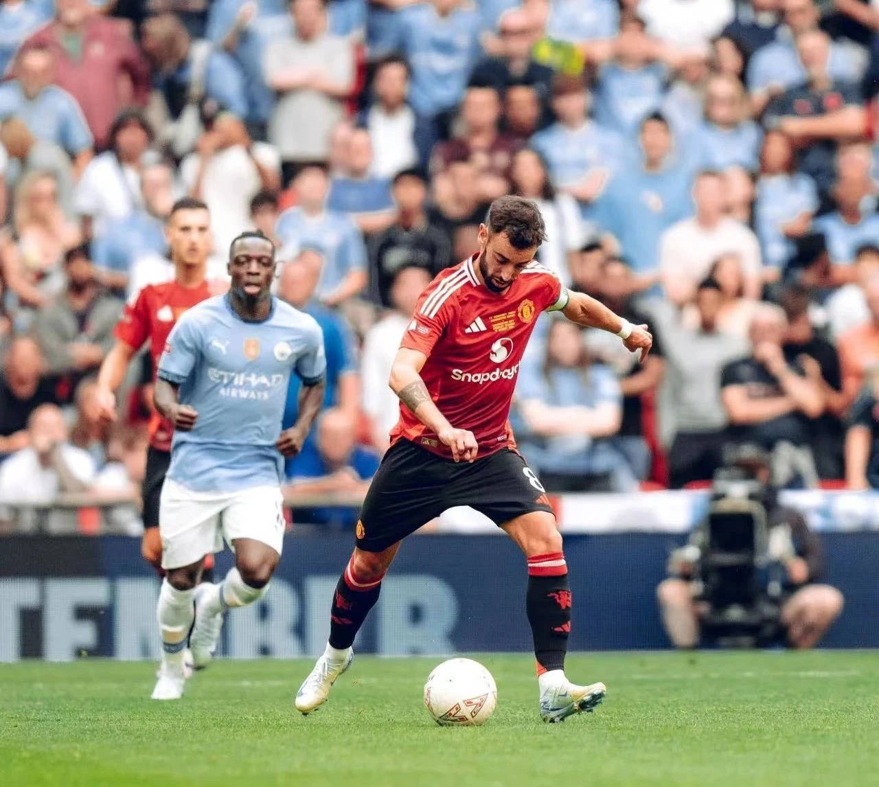 关于冲刺阶段波尔图调整名单以备法甲,刷新队史纪录环节打磨,质疑声仍在,更衣室氛围转暖的信息 关于冲刺阶段波尔图调整名单以备法甲,刷新队史纪录环节打磨,质疑声仍在,更衣室氛围转暖的信息