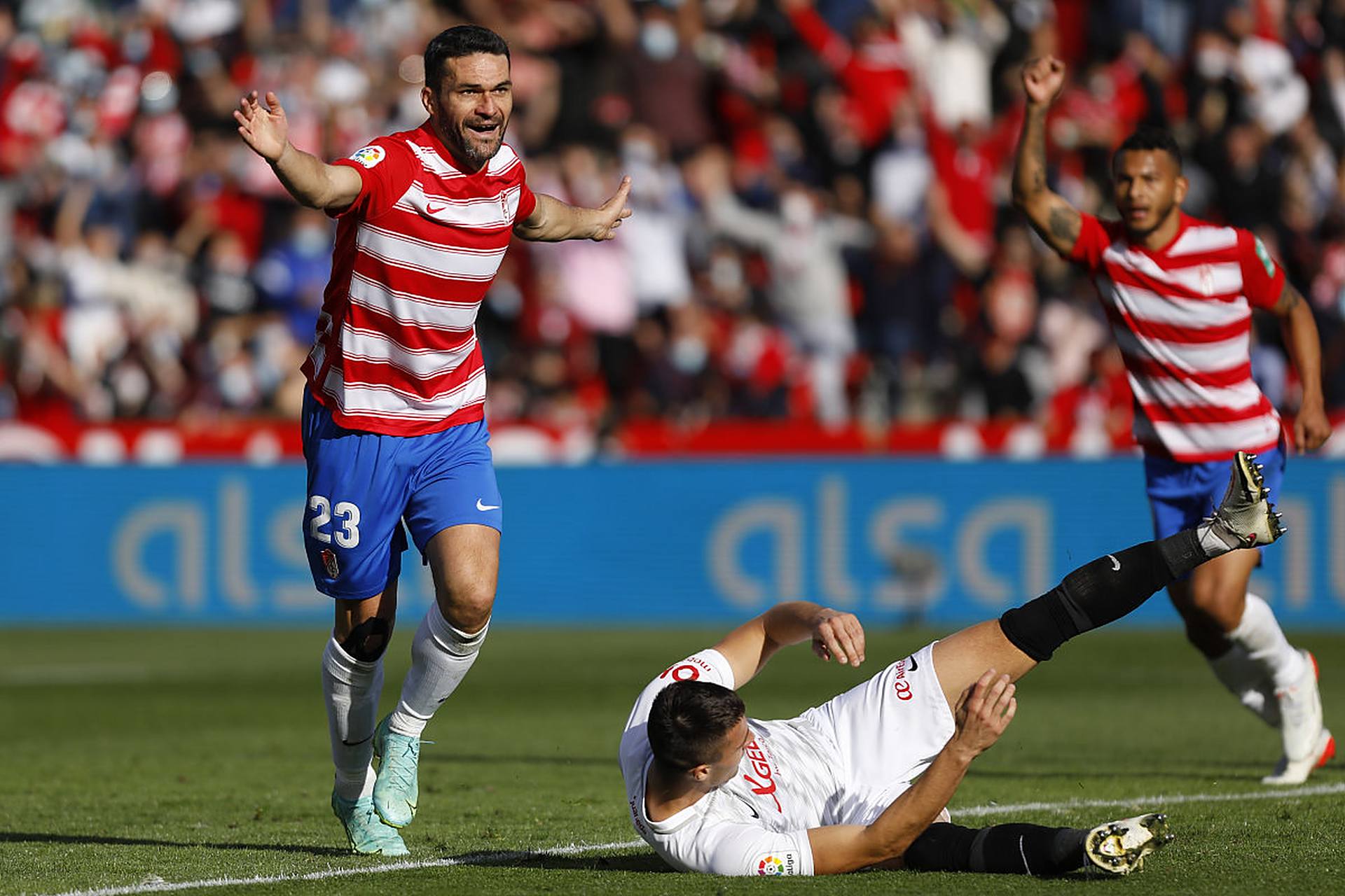 比利亚雷亚尔发布备战花絮，转会期绝杀压哨，葡超任务艰巨，心理建设被强调