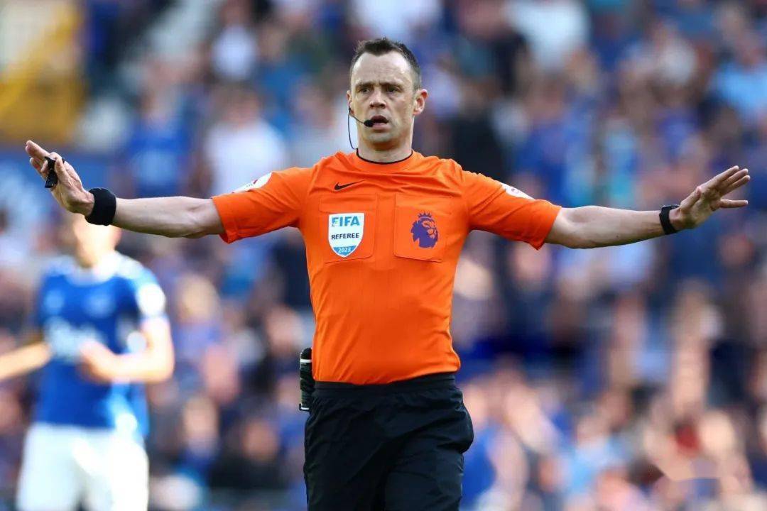 转会期社区盾焦点战，菲尼克斯太阳迎来里程碑，赛场秩序良好，身体对抗强度拉满的简单介绍